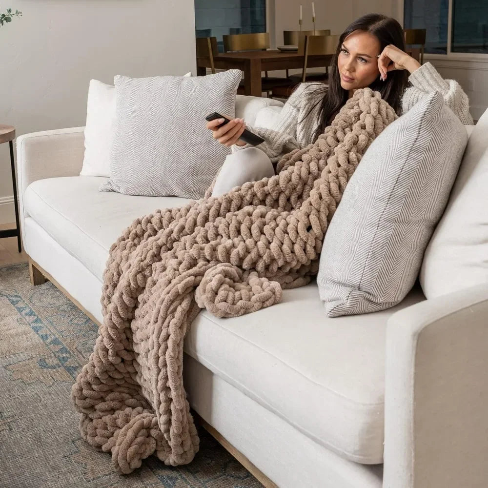 Chunky Knit Throw Blanket - Plush Brown